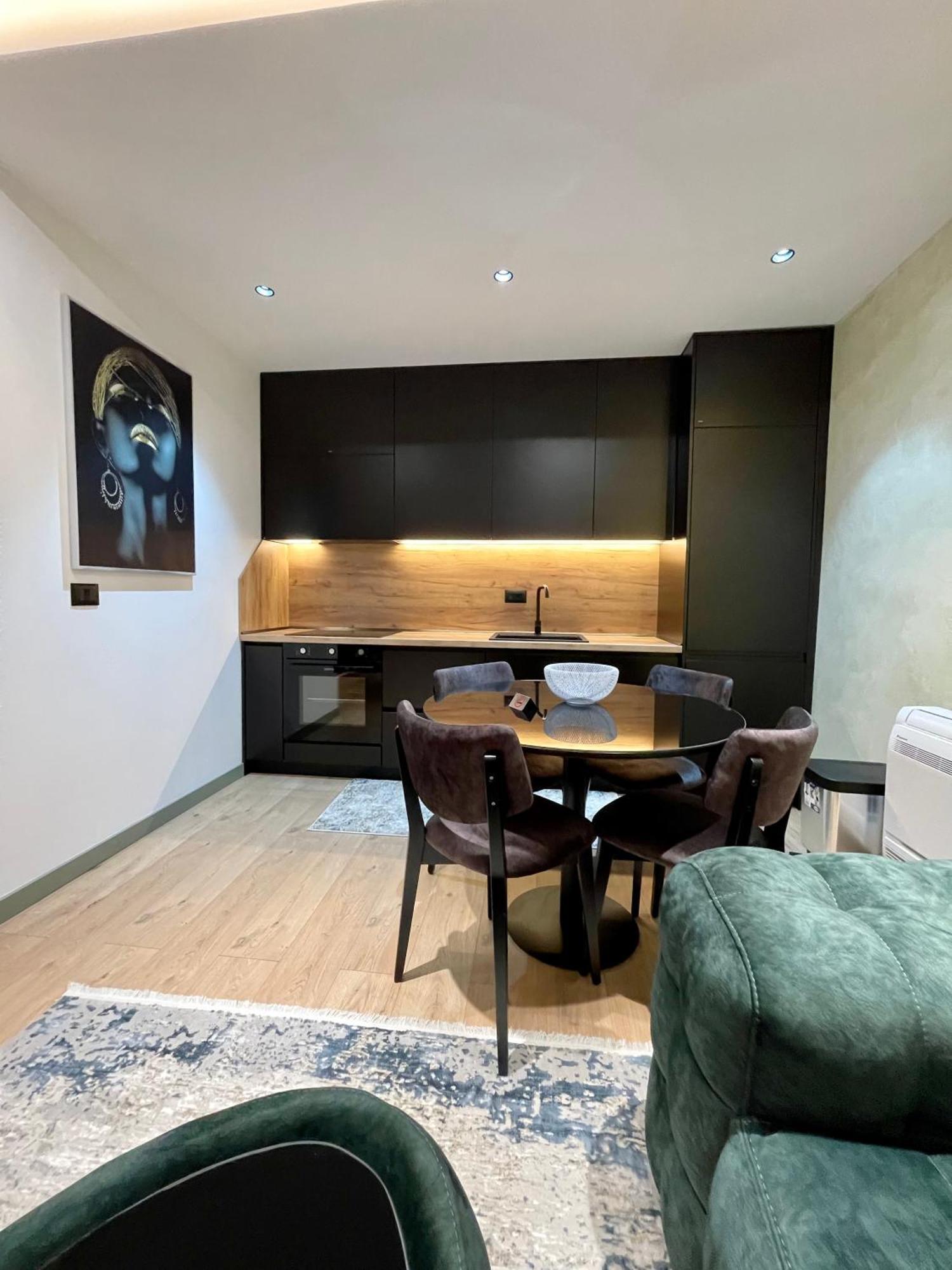 Queens Luxury Apartments Tirana Exterior foto